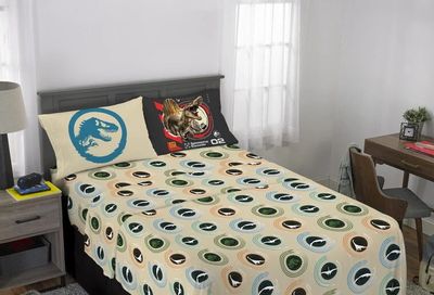 Walmart: Jurassic "Triple Team" Full Sheet Set $7.00 (reg. $39.94)