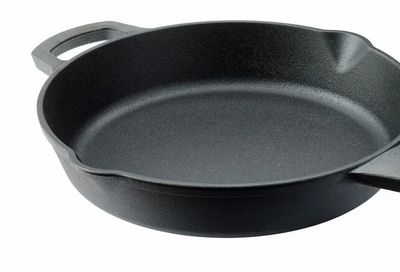 Canadian Tire: Cast Iron Frying Pan, 10-in ; Master Chef Pre-Seasoned $9.99