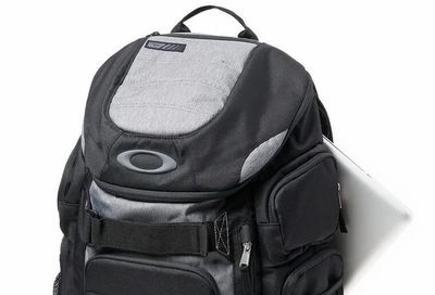 Sport Chek: Oakley Enduro 30L Backpack $69.98